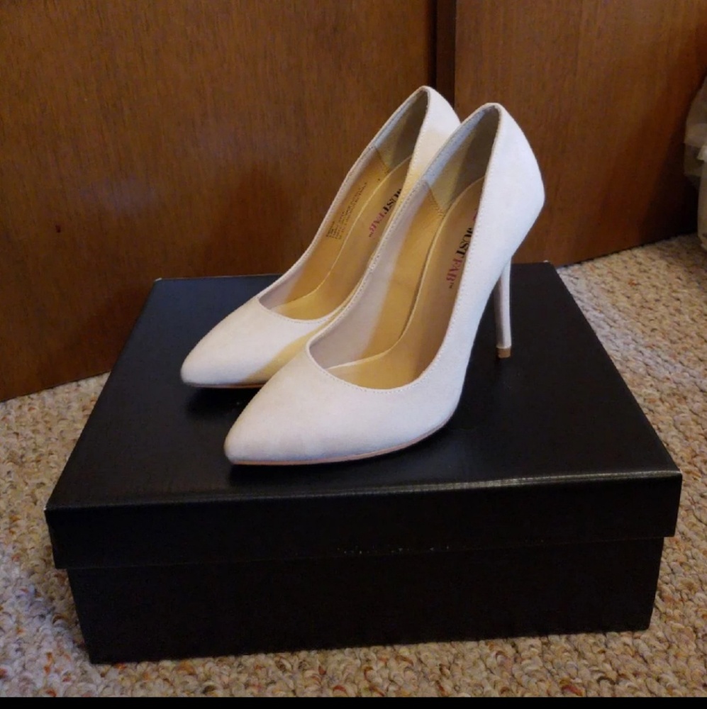 Just Fab light nude pointy heels